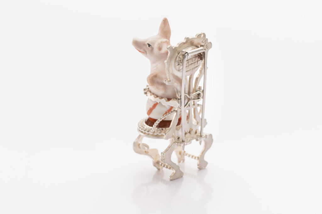 Ferkel Brosche Silber Karneol Porzelan