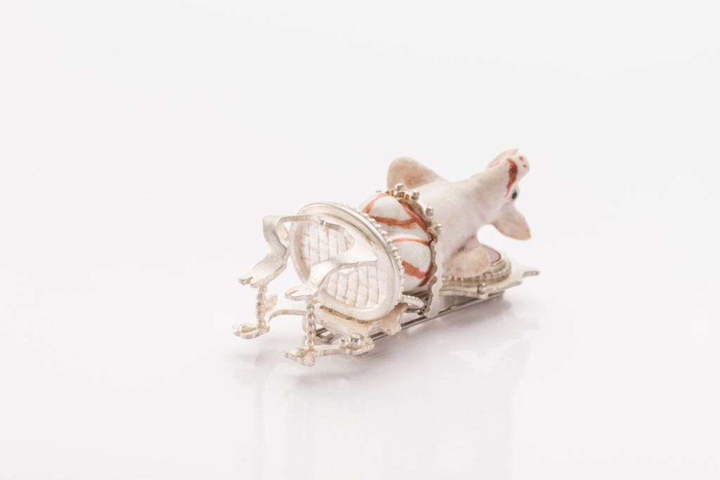 Ferkel Brosche Silber Karneol Porzelan