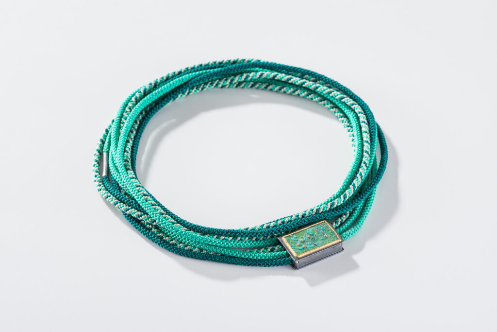 Halsschmuck Seide Silber Gold Patiniertes Kupfer