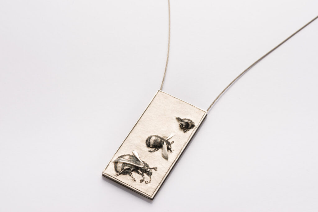 Kette Silber ziselierte Hummeln