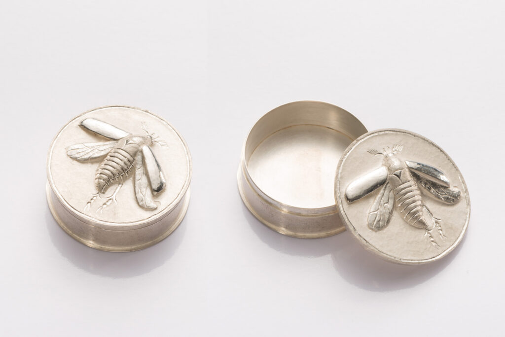 Maikäferdose Silber ziseliert