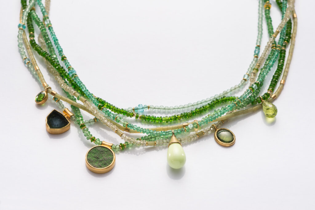 Sammelsuriumkette div. grüne Edelsteine