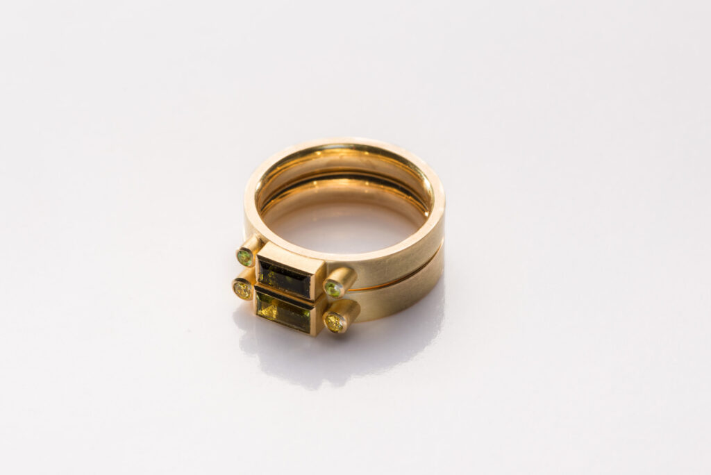 Zwei Ringe Gold Turmalin Grüne Brillanten